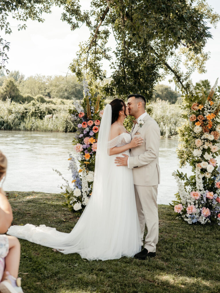 Brautpaar bei freier Trauung