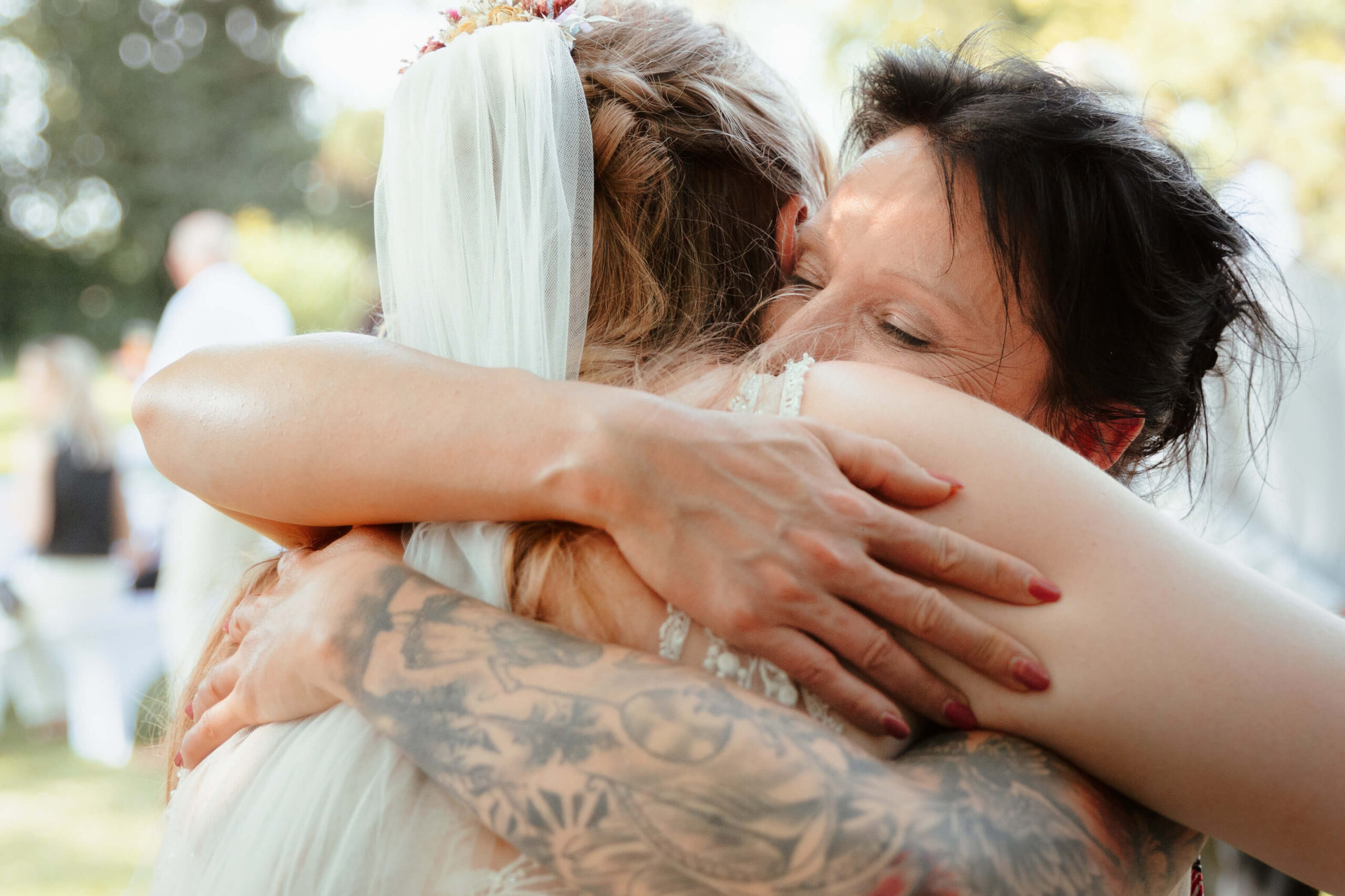 Ina Umarmung Braut Eheschließung 2026