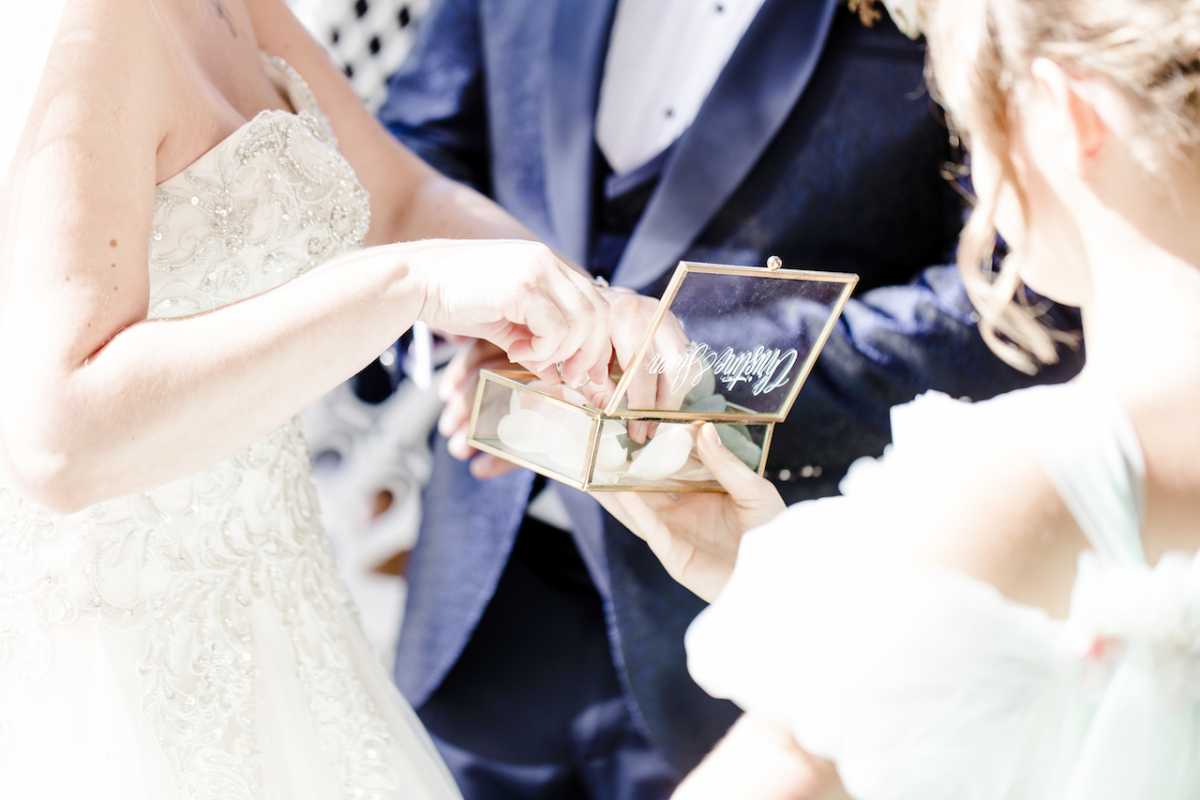 Lisa und Justine Eheringe