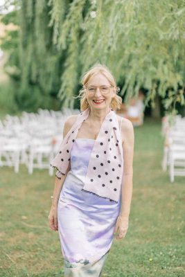 Hochzeits- und Eventplanerin Britta Stamm bei den Vorbereitungen auf der Hochzeit