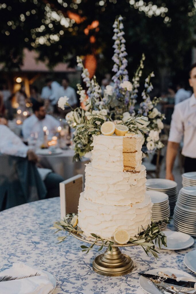 Der Anschnitt der Hochzeitstorte am Abend zum Dessert ein ganz besonderes Highlight.